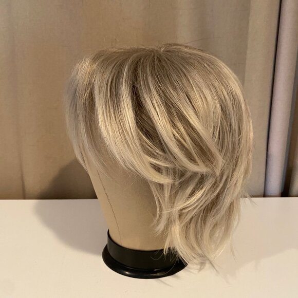 Gray Shag Bob Wig‎ 14” Short Layered Wavy Synthetic Hairpiece - Picture 4 of 8